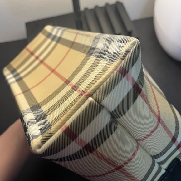 Authentic Burberry mini handbag - Picture 3 of 8